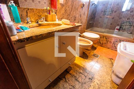 Apartamento à venda com 140m², 4 quartos e 1 vaga Apartamento à venda com 140m², 4 quartos e 1 vagaArmário do Banheiro Social