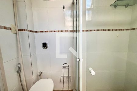 Banheiro  de kitnet/studio para alugar com 1 quarto, 30m² em Jardim Botânico, Rio de Janeiro