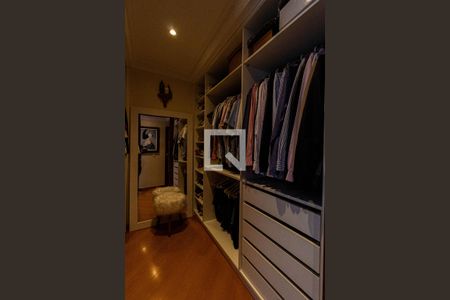 Casa para alugar com 670m², 4 quartos e 4 vagas Casa para alugar com 670m², 4 quartos e 4 vagasCloset da suíte 1