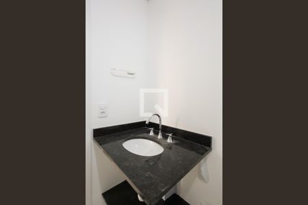 Banheiro de kitnet/studio para alugar com 1 quarto, 18m² em Perdizes, São Paulo