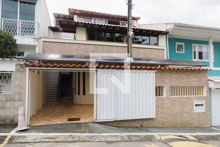 Casa de condomínio à venda com 284m², 4 quartos e 4 vagasFachada 