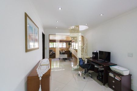 Casa de condomínio à venda com 284m², 4 quartos e 4 vagasEscritório