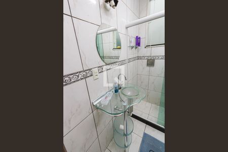 Casa de condomínio à venda com 284m², 4 quartos e 4 vagasBanheiro Social 1