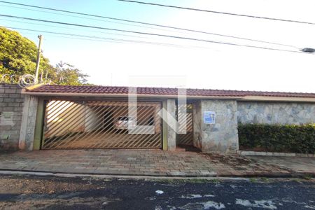 Casa para alugar com 150m², 4 quartos e 3 vagas Casa para alugar com 150m², 4 quartos e 3 vagasFachada