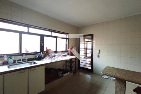 Casa para alugar com 150m², 4 quartos e 3 vagas Casa para alugar com 150m², 4 quartos e 3 vagasCozinha