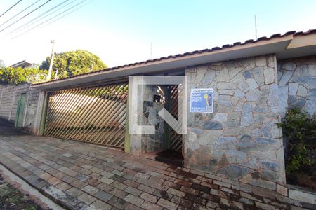 Casa para alugar com 150m², 4 quartos e 3 vagas Casa para alugar com 150m², 4 quartos e 3 vagasFachada