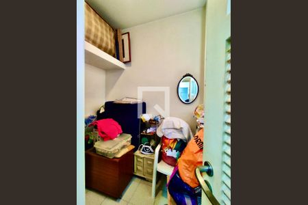 Apartamento à venda com 100m², 2 quartos e sem vagaQuarto serviço 