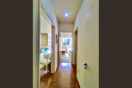 Corredor  de apartamento à venda com 2 quartos, 100m² em Copacabana, Rio de Janeiro