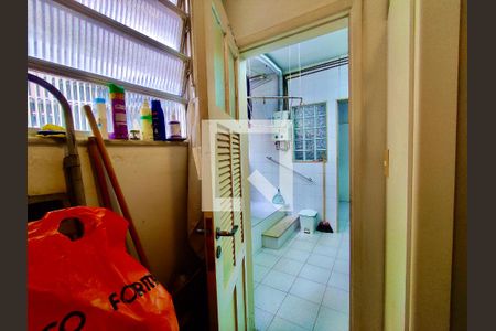 Apartamento à venda com 100m², 2 quartos e sem vagaQuarto serviço 