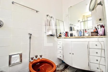 Apartamento à venda com 166m², 4 quartos e 2 vagasBanheiro suíte 
