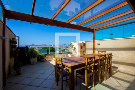 Apartamento à venda com 108m², 2 quartos e 3 vagas Apartamento à venda com 108m², 2 quartos e 3 vagasEspaço gourmet