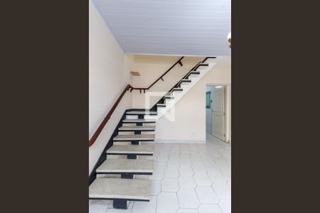 Escada Quartos de casa à venda com 2 quartos, 80m² em Vila Nivi, São Paulo