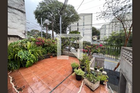 Casa à venda com 138m², 2 quartos e 2 vagas Casa à venda com 138m², 2 quartos e 2 vagasFrente