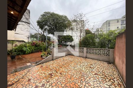 Casa à venda com 138m², 2 quartos e 2 vagas Casa à venda com 138m², 2 quartos e 2 vagasFrente