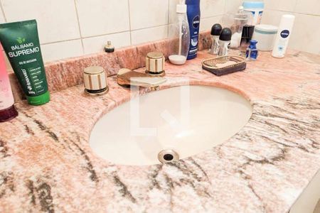 Casa à venda com 220m², 2 quartos e 2 vagas Casa à venda com 220m², 2 quartos e 2 vagasBanheiro