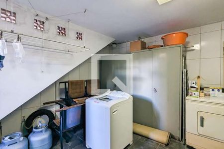 Casa à venda com 220m², 2 quartos e 2 vagas Casa à venda com 220m², 2 quartos e 2 vagasÁrea de serviço