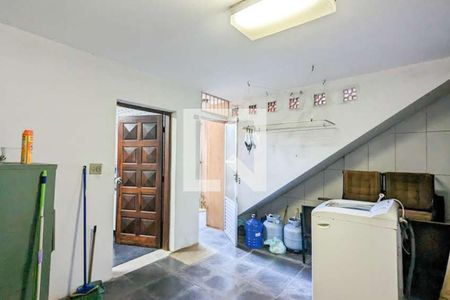 Casa à venda com 220m², 2 quartos e 2 vagas Casa à venda com 220m², 2 quartos e 2 vagasÁrea de serviço