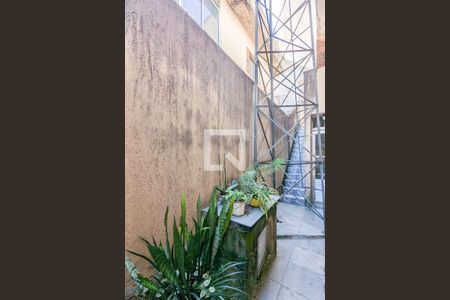 Casa à venda com 220m², 2 quartos e 2 vagas Casa à venda com 220m², 2 quartos e 2 vagasCorredor