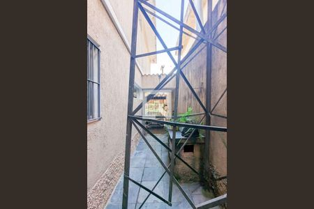 Casa à venda com 220m², 2 quartos e 2 vagas Casa à venda com 220m², 2 quartos e 2 vagasCorredor