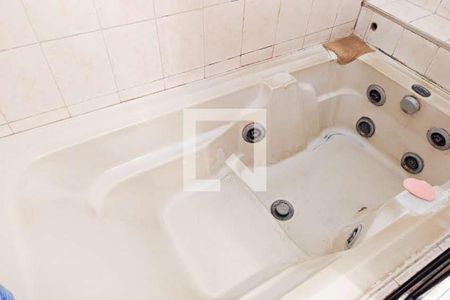 Casa à venda com 220m², 2 quartos e 2 vagas Casa à venda com 220m², 2 quartos e 2 vagasBanheiro