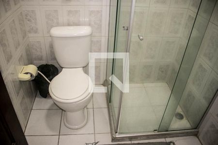 Banheiro de kitnet/studio para alugar com 1 quarto, 43m² em Praia do Flamengo, Salvador