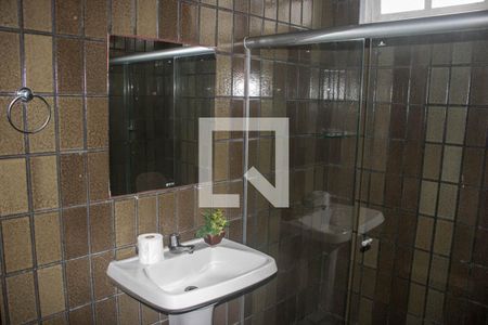 Banheiro de apartamento para alugar com 1 quarto, 42m² em Praia do Flamengo, Salvador