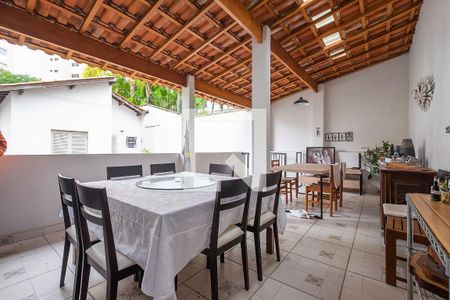 Casa à venda com 300m², 5 quartos e 2 vagasEdícula - Varanda