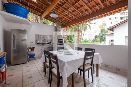 Casa à venda com 300m², 5 quartos e 2 vagasEdícula - Varanda