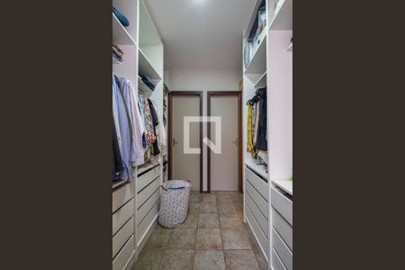 Casa à venda com 300m², 5 quartos e 2 vagasSuíte - Closet