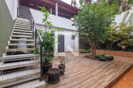 Casa à venda com 300m², 5 quartos e 2 vagasQuintal