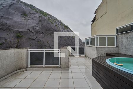 Apartamento à venda com 210m², 2 quartos e 2 vagasCobertura 