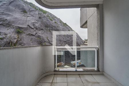 Apartamento à venda com 210m², 2 quartos e 2 vagasQuarto 2 Varanda