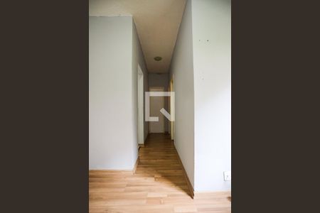 Corredor dos quartos de apartamento para alugar com 2 quartos, 45m² em Jardim Petrópolis, Cotia