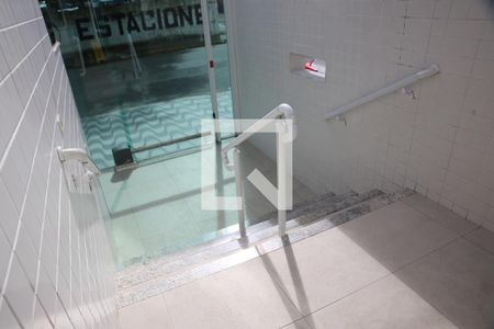 Apartamento para alugar com 74m², 2 quartos e 1 vagaEscada
