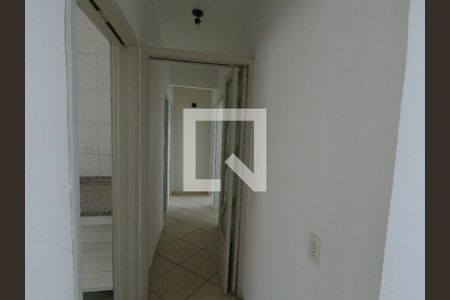 Apartamento para alugar com 70m², 3 quartos e 1 vagaCorredor porta aberta 