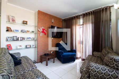 Sala de TV de casa à venda com 5 quartos, 360m² em Bela Vista, Osasco