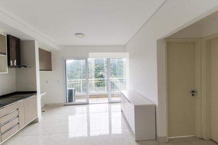 Sala de TV de apartamento à venda com 2 quartos, 60m² em Residencial Tres (Tambore), Santana de Parnaíba