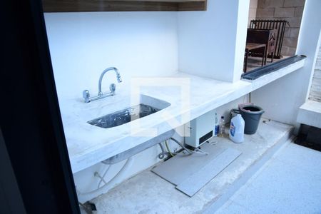 Casa de condomínio para alugar com 200m², 4 quartos e 2 vagasQuintal
