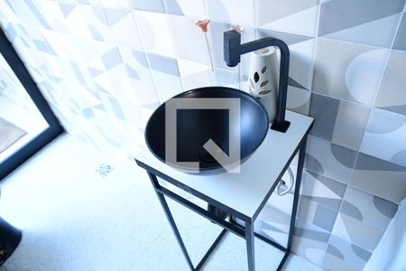 Lavabo de casa de condomínio para alugar com 4 quartos, 200m² em Jardim Rebelato, Cotia