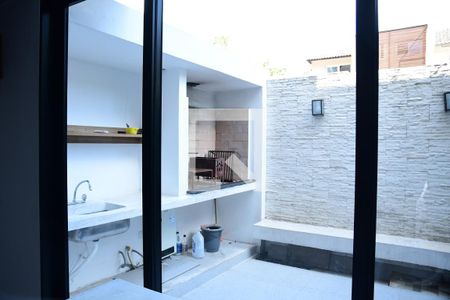 Casa de condomínio para alugar com 200m², 4 quartos e 2 vagasQuintal