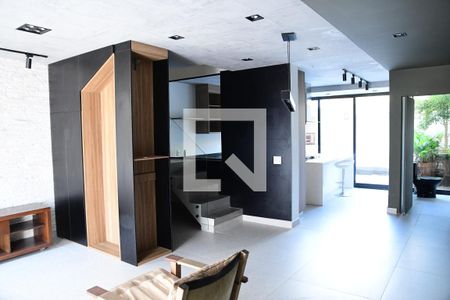 Sala de casa de condomínio para alugar com 4 quartos, 200m² em Jardim Rebelato, Cotia