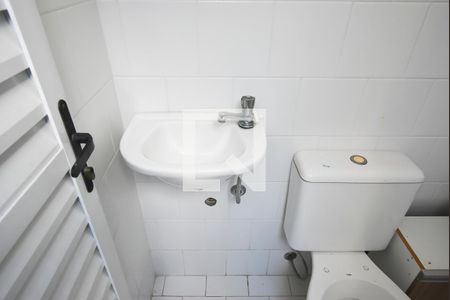 Casa de condomínio à venda com 432m², 3 quartos e 3 vagas Casa de condomínio à venda com 432m², 3 quartos e 3 vagasBanheiro Lavanderia