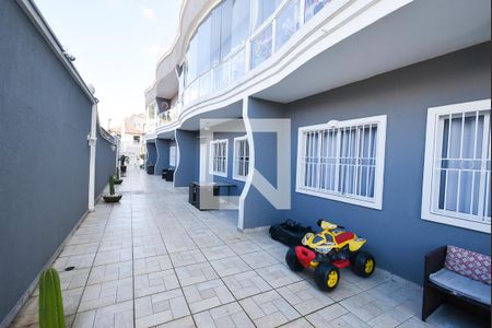 Casa de condomínio à venda com 432m², 3 quartos e 3 vagas Casa de condomínio à venda com 432m², 3 quartos e 3 vagasÁrea comum