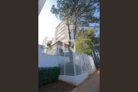 Fachada de apartamento para alugar com 2 quartos, 48m² em Vila Carmosina, São Paulo