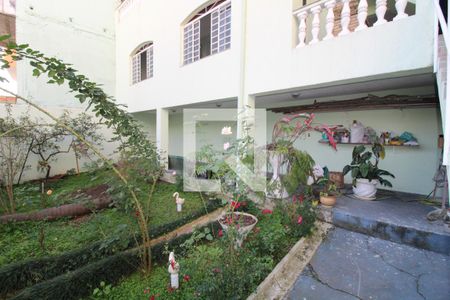 Casa à venda com 300m², 3 quartos e 4 vagasQuintal