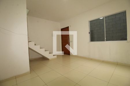 sala de casa de condomínio para alugar com 2 quartos, 45m² em Vila Nivi, São Paulo