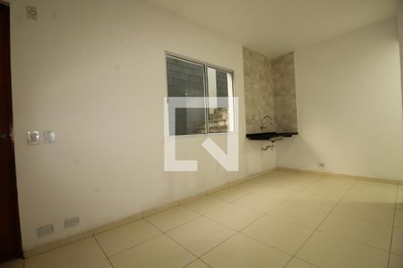 Cozinha de casa de condomínio para alugar com 2 quartos, 45m² em Vila Nivi, São Paulo