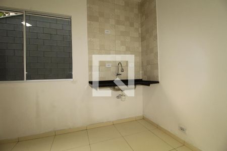 Cozinha de casa de condomínio para alugar com 2 quartos, 45m² em Vila Nivi, São Paulo