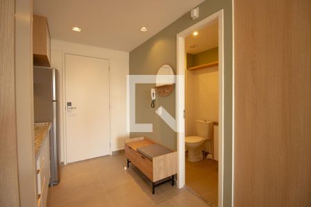 Cozinha e entrada de apartamento para alugar com 1 quarto, 28m² em Vila Mariana, São Paulo