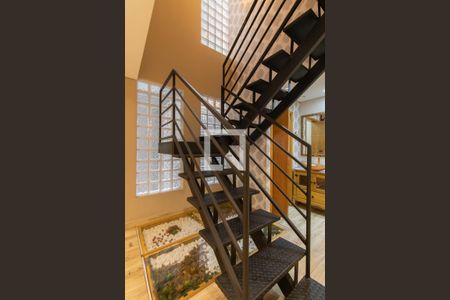 Escada de casa para alugar com 3 quartos, 178m² em Parque Renato Maia, Guarulhos